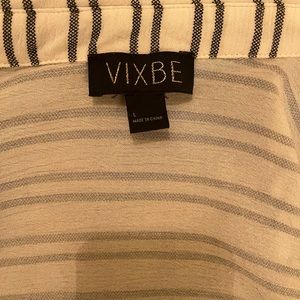 VIXBE Grey and White Beachy Long-Sleeved Collared Shirt (L)